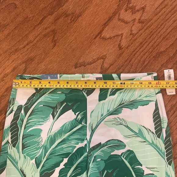 NWT Old Navy shorts, high-rise 10 inches from crotch to waist, size 6 - Picture 6 of 9